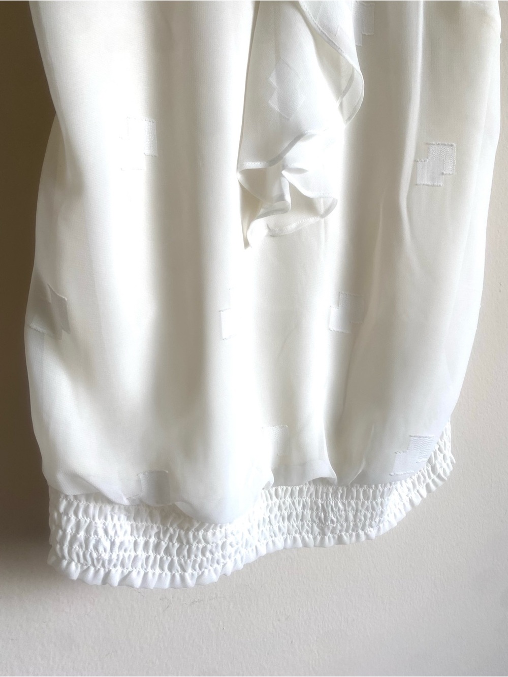 NWT Guess Ivory Lace Back Halter Blouse Sleeveless Smocked Hem Top M - Picture 6 of 9